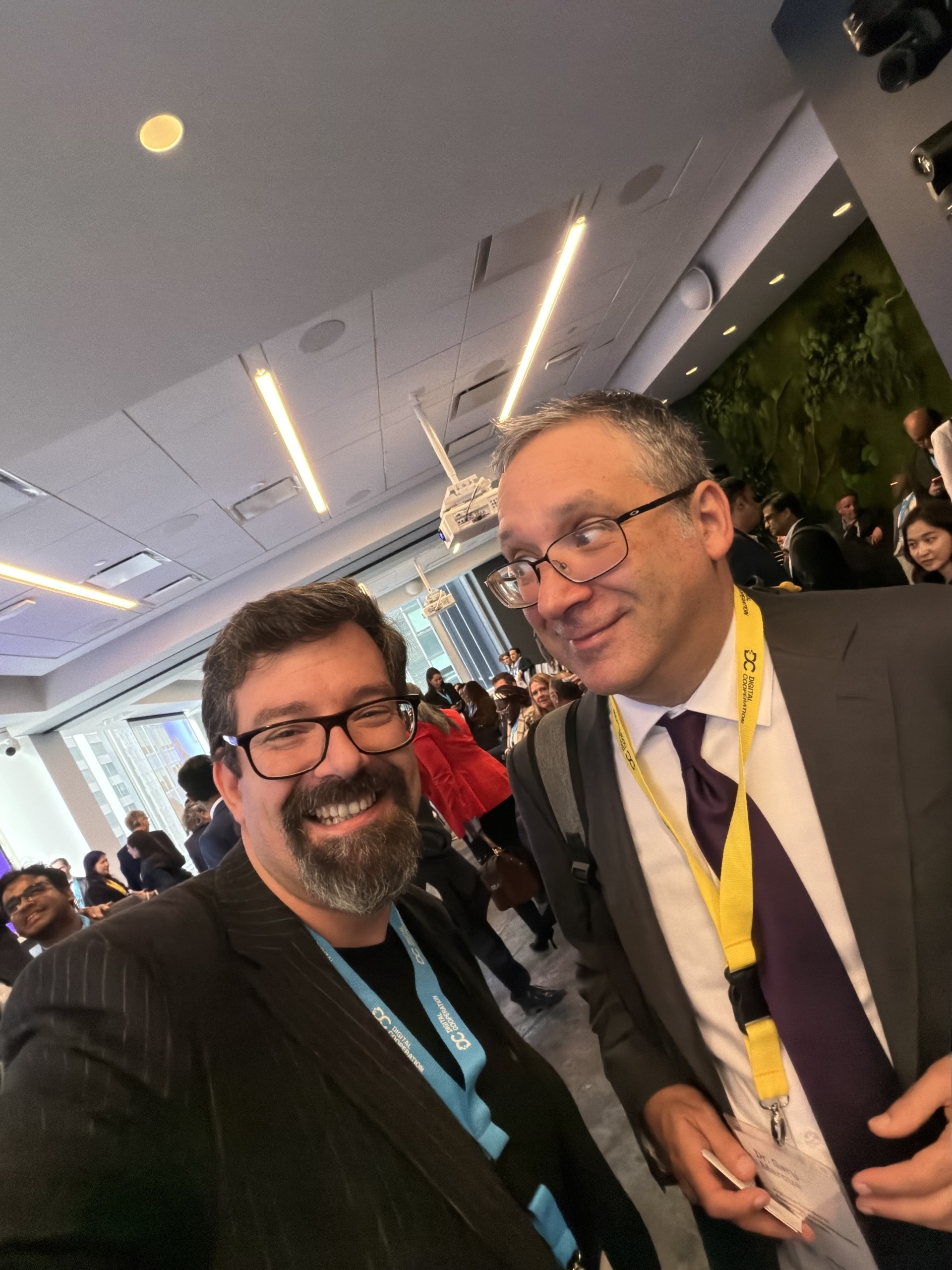 Dominik Bösl (links) und Gary Marcus auf einem gemeinsamen Selfie in New York.